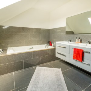 photographie d'intérieur salle de bain shooting immobilier